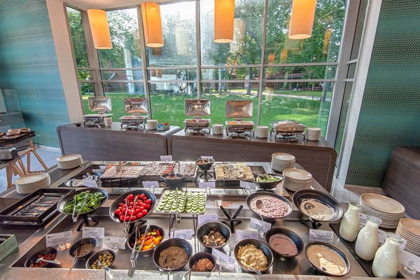 Daily buffet breakfast for a fee