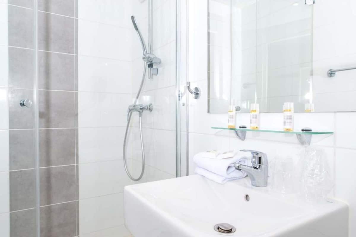 comfort quadruple room | bathroom | shower, free toiletries, hair dryer, towels