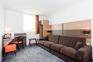 Habitación cuádruple Confort | Escritorio, sistema de insonorización, wifi gratis