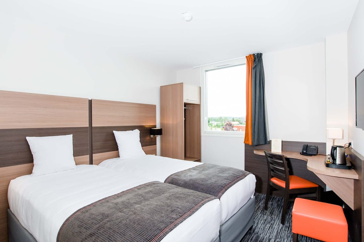 Comfort Twin Room (2 single beds) | Desk, soundproofing, free WiFi, wheelchair access