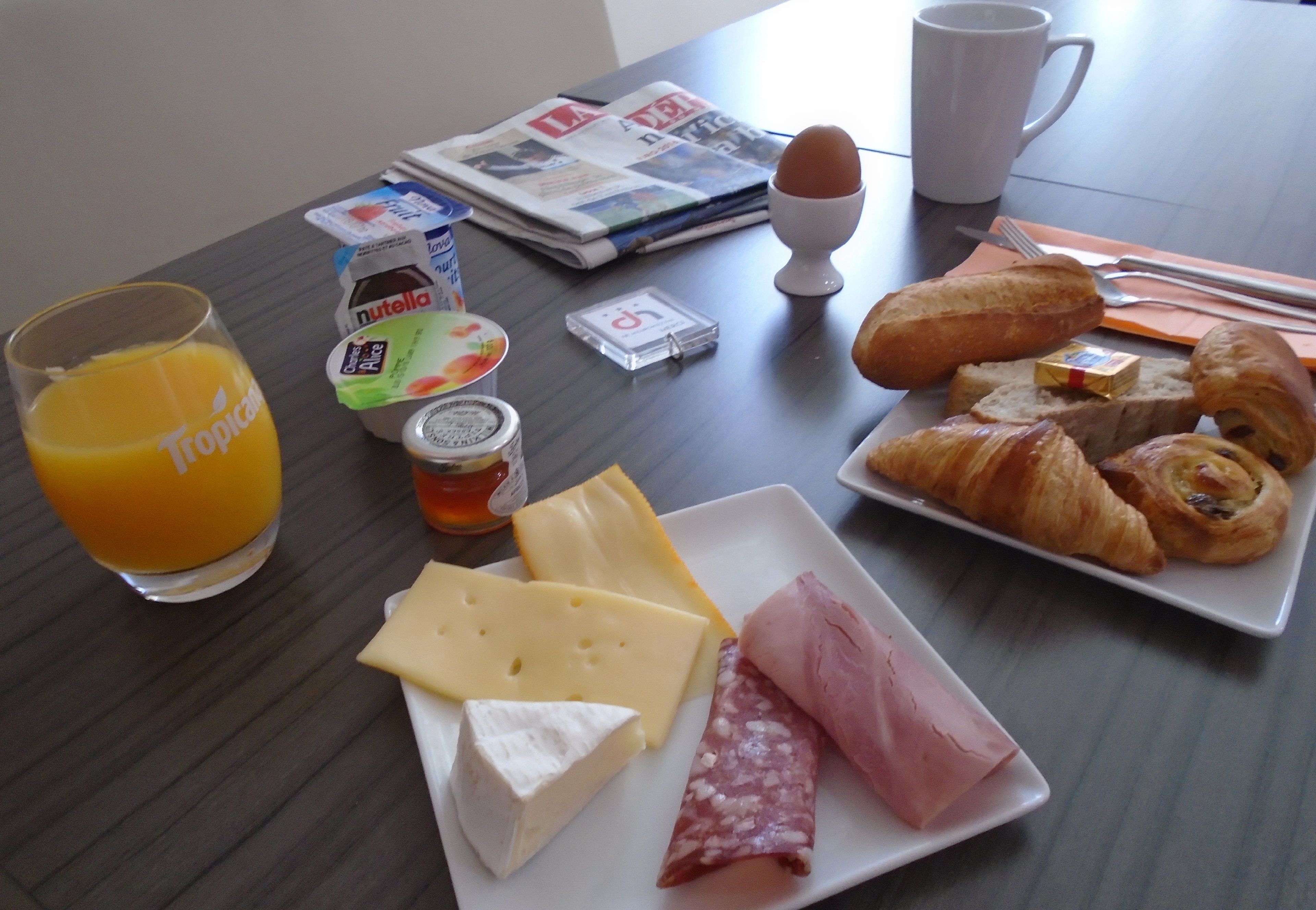 daily continental breakfast (eur 10 per person)