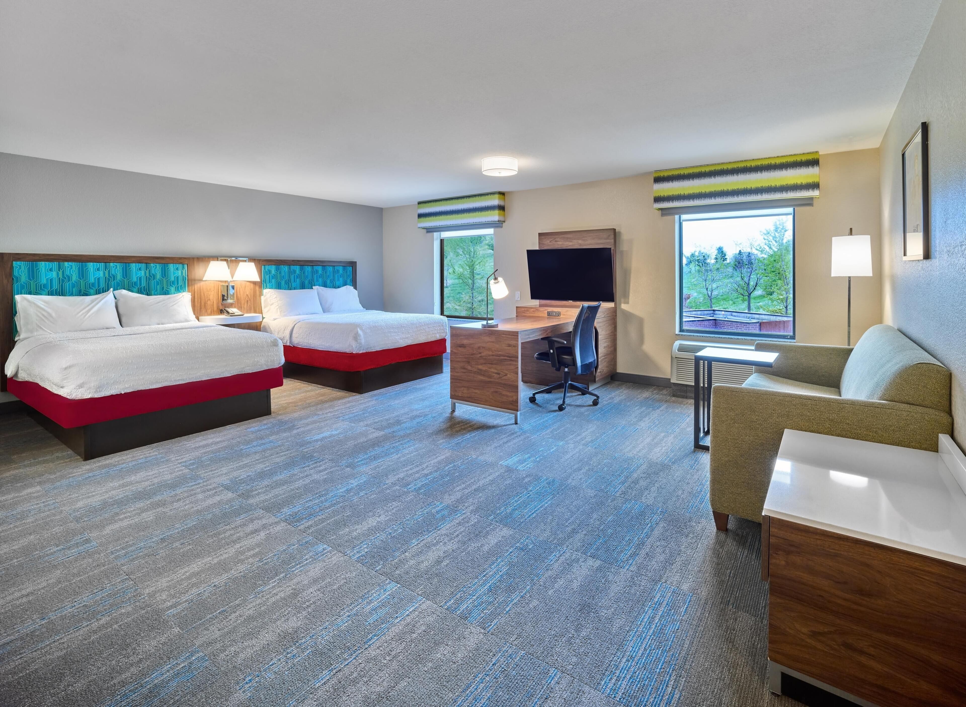 Studio, 2 Queen Beds, Non Smoking, Kitchenette | Living area