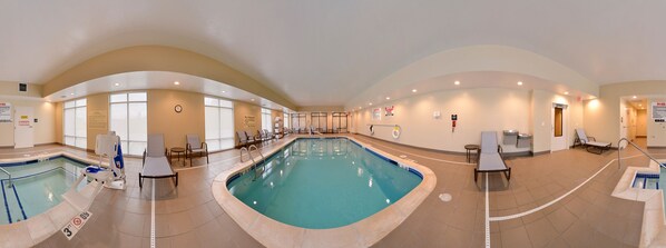 Indoor pool, open 8:00 AM to 10:00 PM, sun loungers - Hampton Inn Omaha Midtown-Aksarben Area (Omaha)