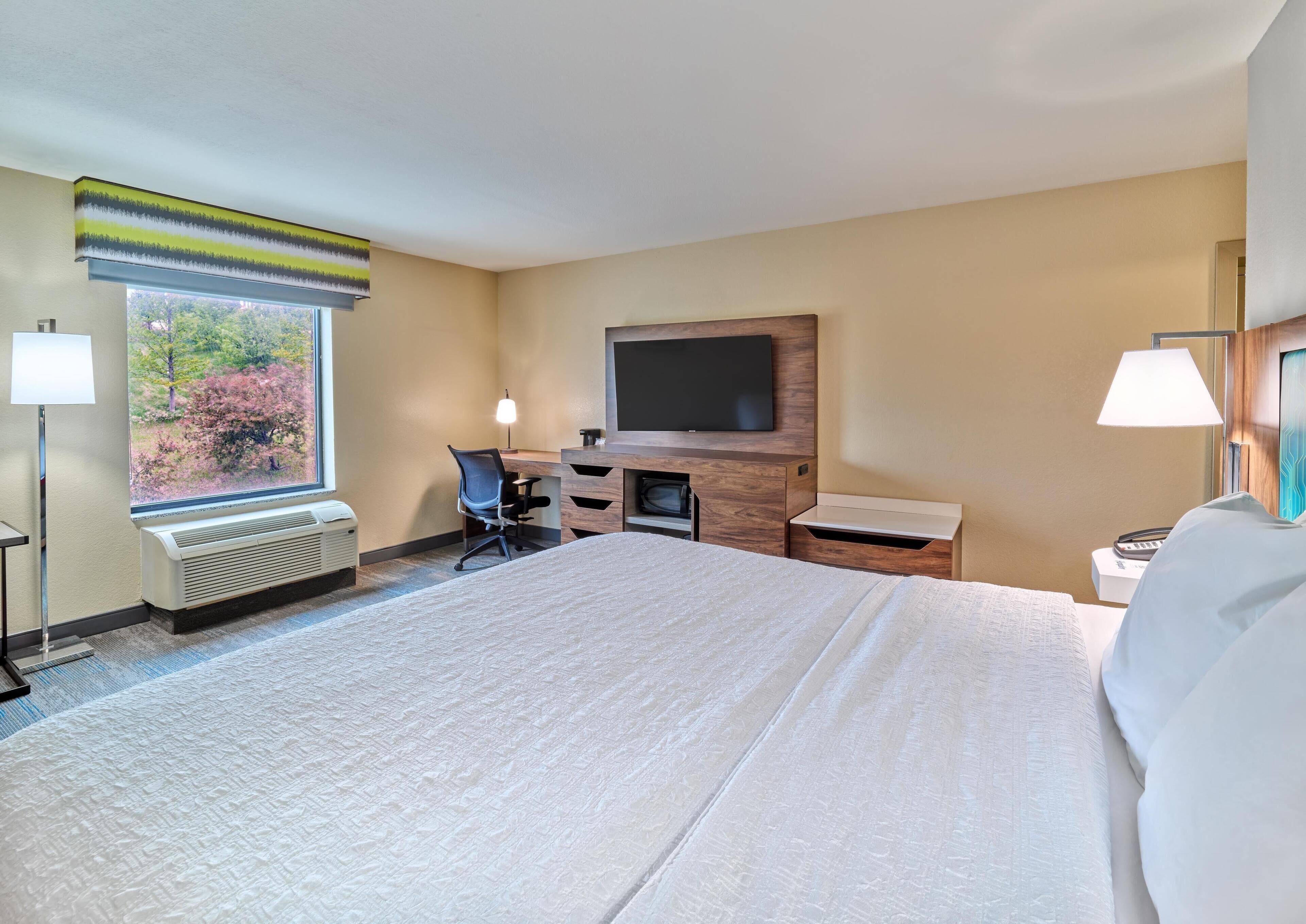 Premium bedding, in-room safe, free cribs/infant beds