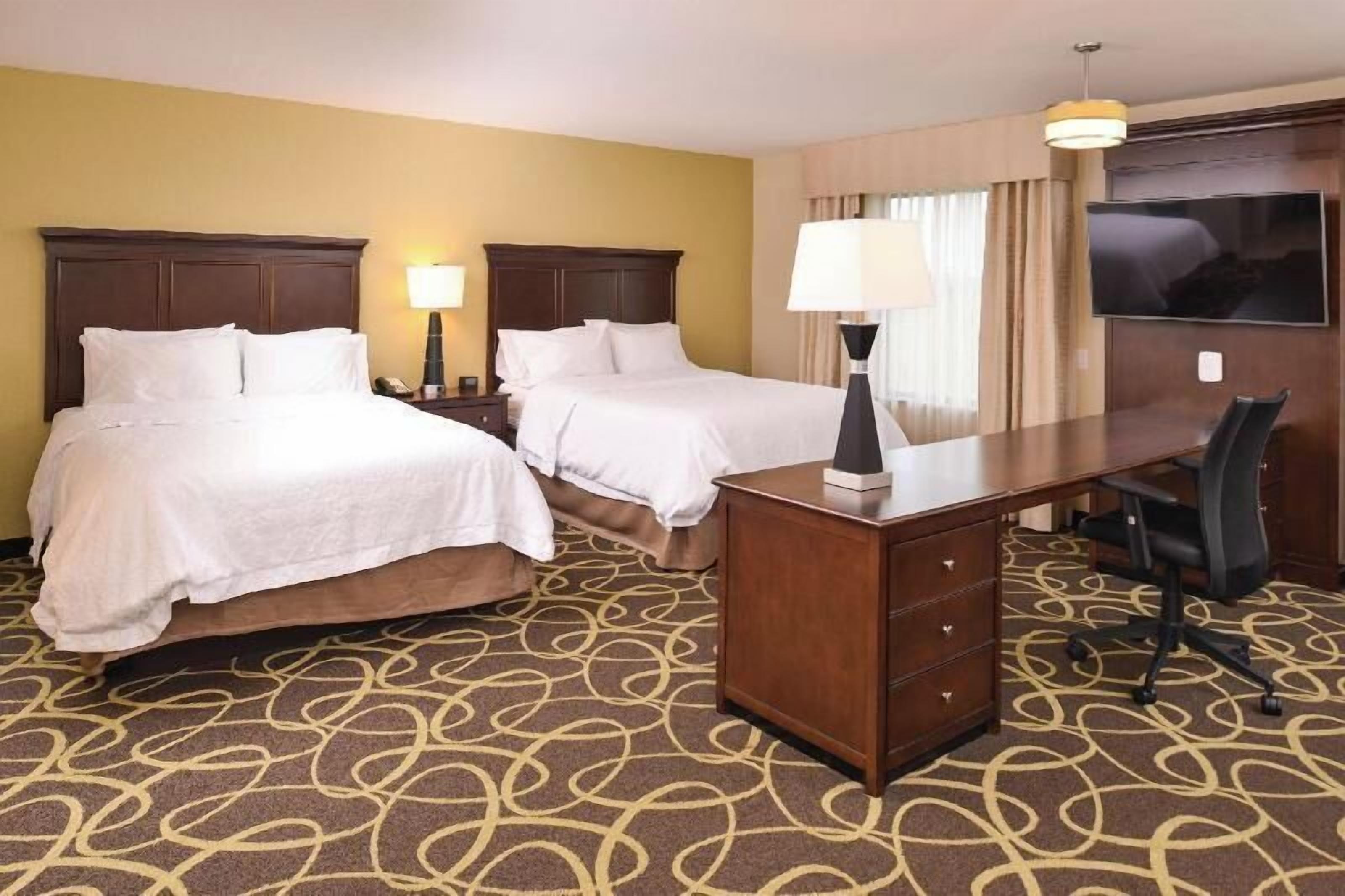 Premium bedding, in-room safe, free cribs/infant beds