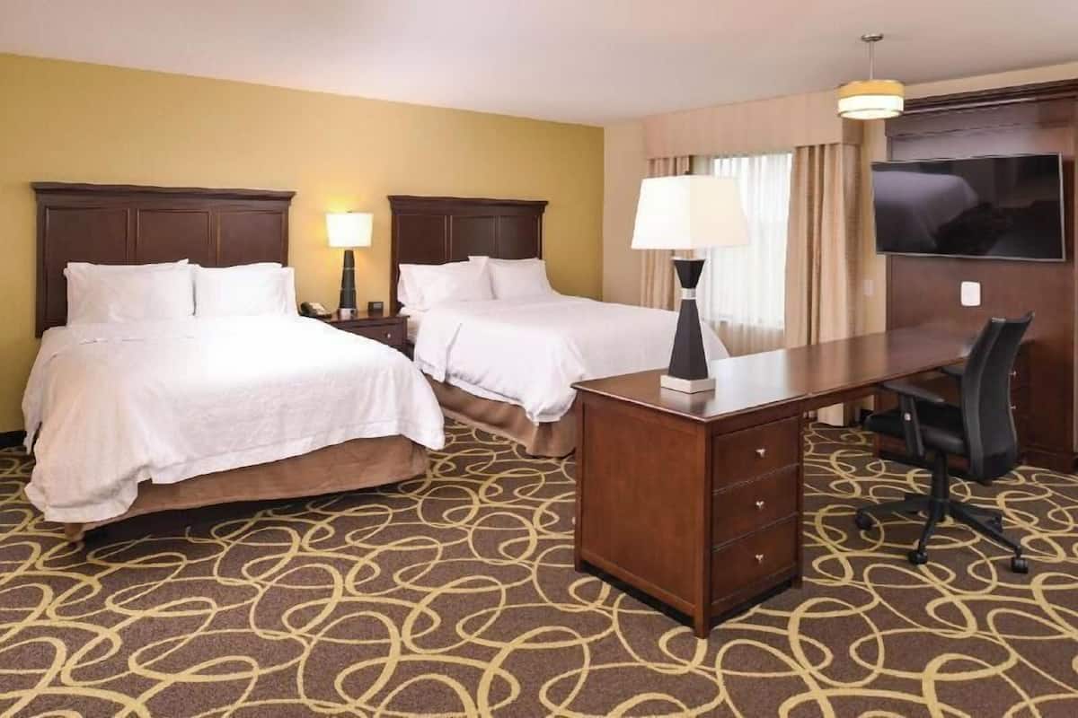 أغطية فراش متميزة وخزنة داخل الغرفة وأسرّة أطفال/رضّع (مجانًا)