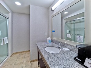 Ensemble douche/baignoire, articles de toilette gratuits