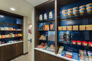 Snack bar - Hampton Inn & Suites Knoxville Papermill Drive (Knoxville)