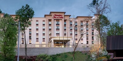 Hampton Inn & Suites Knoxville Papermill Drive