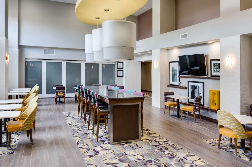 Hampton Inn & Suites Knoxville Papermill Drive
