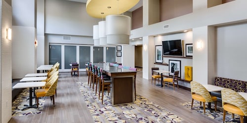 Hampton Inn & Suites Knoxville Papermill Drive