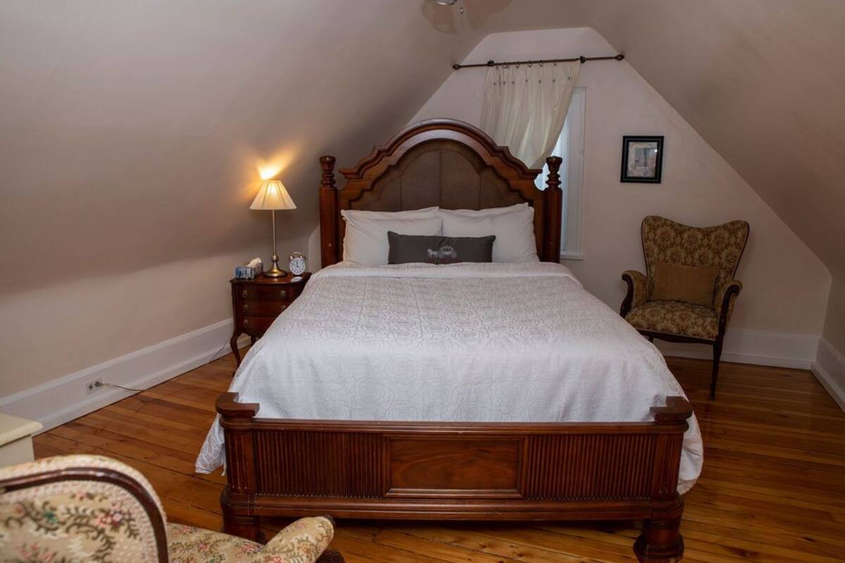 Executive Apartment, 1 Bedroom, Kitchen (Dover) | Egyptian cotton sheets, premium bedding, down comforters, pillowtop beds