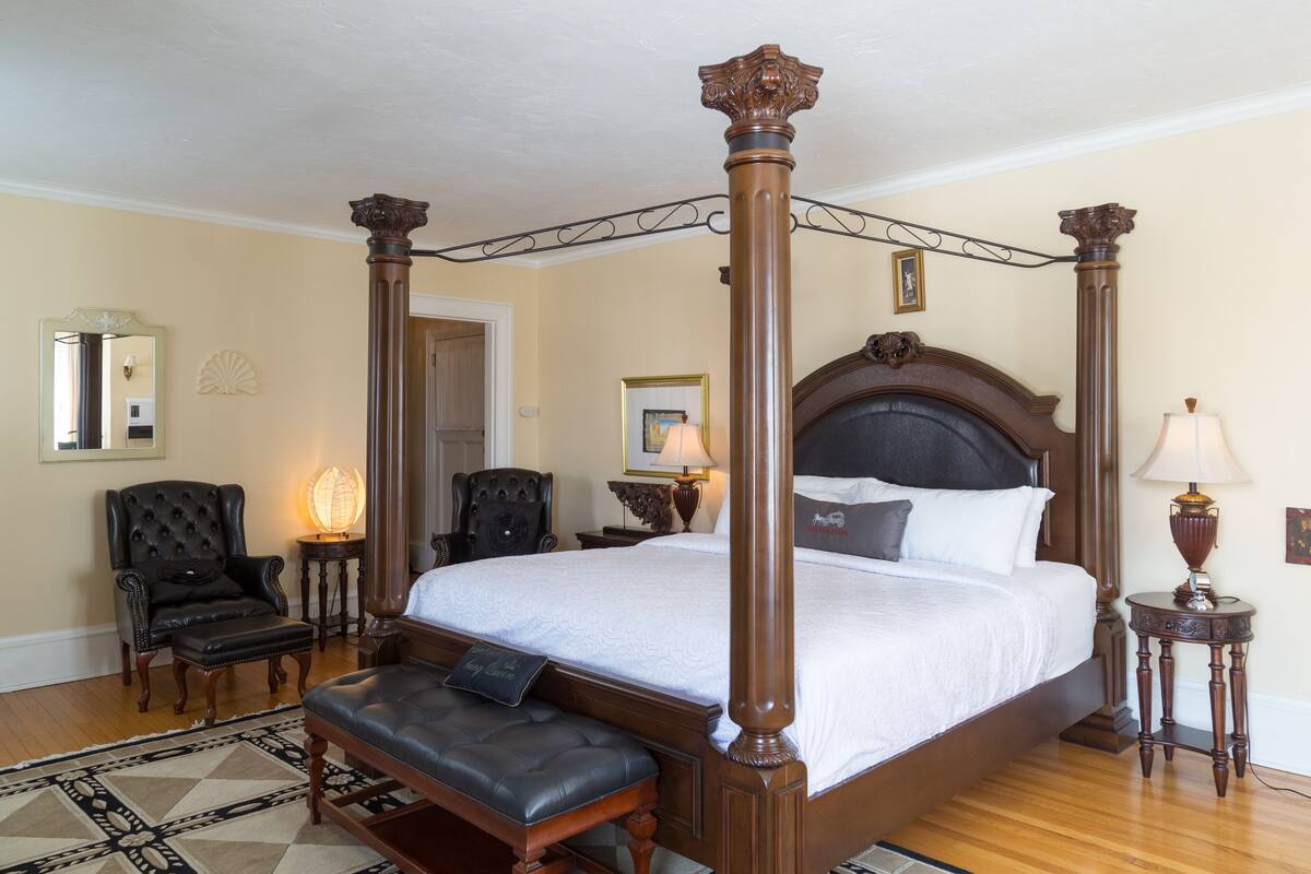 Luxury Suite, 1 King Bed | Egyptian cotton sheets, premium bedding, down comforters, pillowtop beds