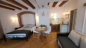 Free WiFi, bed sheets