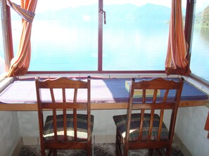 Deluxe-Suite, Kamin, Seeblick | Zimmerausstattung