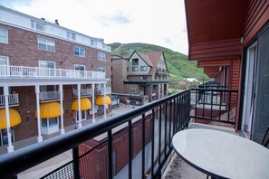 Lodge at the Mountain Unit 353 | Vue sur le complexe touristique