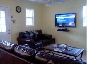 50-inch flat-screen TV with satellite channels, TV, fireplace - Rock Ridge Rentals (Pipestem)