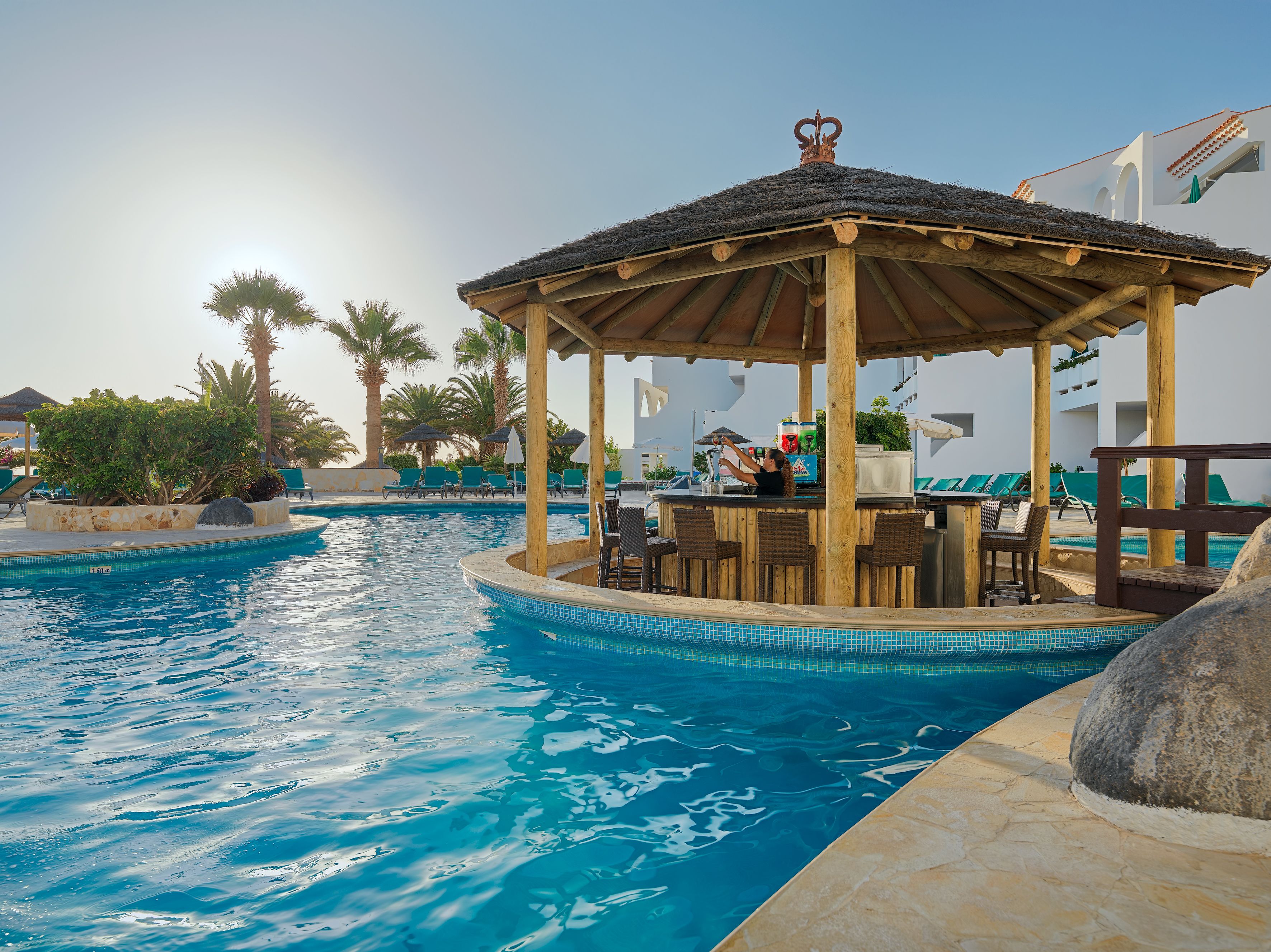 Bar junto a la piscina