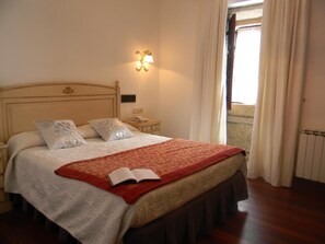 Minibar, desk, soundproofing, free WiFi - Pazo Carrasqueira (Ribadumia)