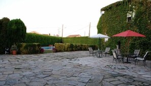 Breakfast, lunch, dinner served; Regional cuisine 