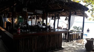 2 bars/lounges, beach bar