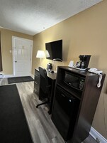 Quarto casal luxo, 2 camas de casal, vista para o rio | Individualmente decorados, individualmente mobiliados, escrivaninha