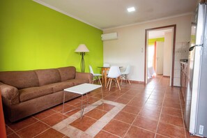 Comfort Room, 1 Bedroom | Premium bedding, in-room safe, iron/ironing board, free WiFi - Punto di Oro Residences (Oranjestad)