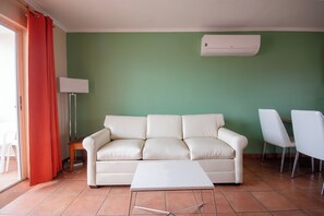 Comfort Apartment, 2 Bedrooms | Living room | Flat-screen TV - Punto di Oro Residences (Oranjestad)