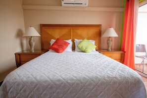 Comfort Room, 1 Bedroom | Premium bedding, in-room safe, iron/ironing board, free WiFi - Punto di Oro Residences (Oranjestad)