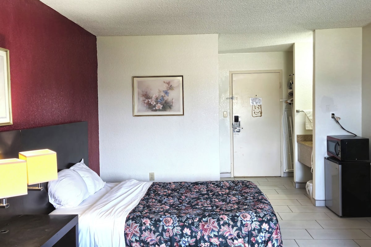 1 chambre, bureau, fer et planche à repasser, Wi-Fi gratuit
