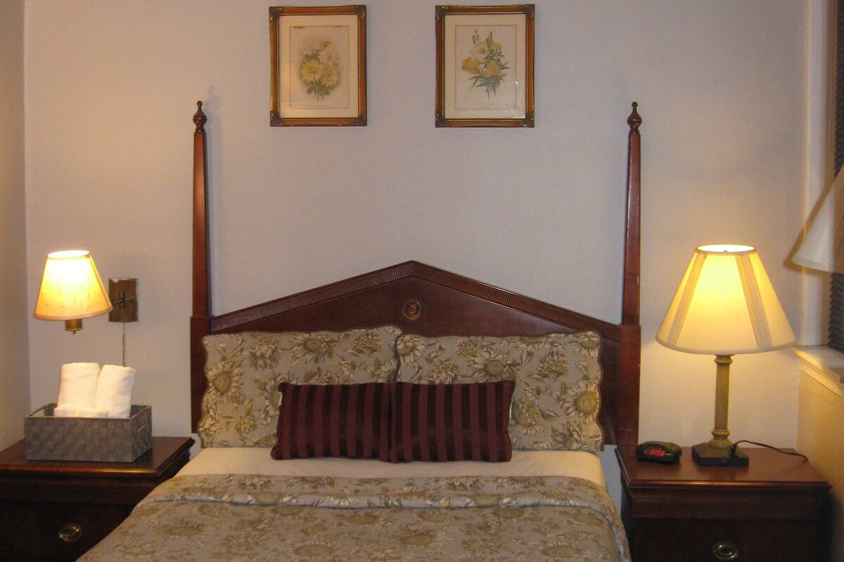 Standard Suite, 1 Double Bed, City View, Corner