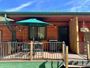 Quarto luxo, 2 camas Queen, hipoalérgico | Terraço/pátio