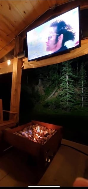 Theater show - Whitetail Creek Resort (Lead)