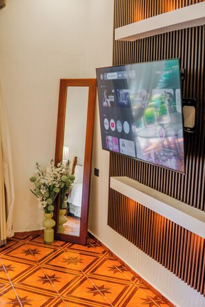 Habitacion Sencilla Con Balcon | Pengeskab på værelset, gratis Wi-Fi, sengetøj