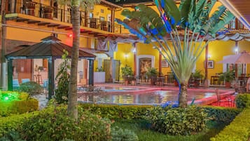 Se sirven desayunos, comidas, cenas y cocina local