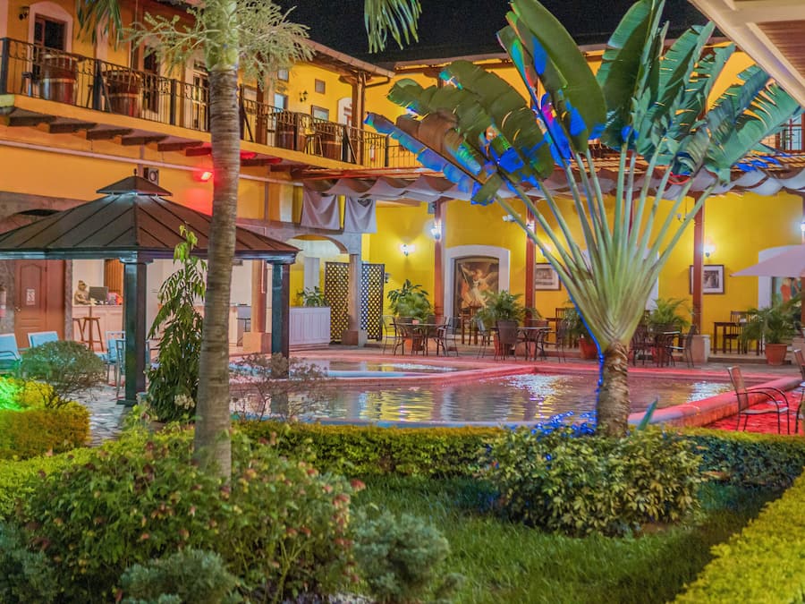 Frühstück, Mittagessen, Abendessen, lokale Küche