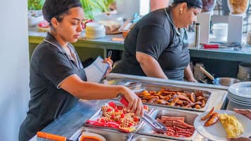 Desayuno estilo bufé