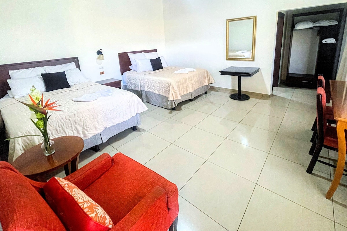 habitacion doble moderna | in-room safe, free wifi, bed sheets