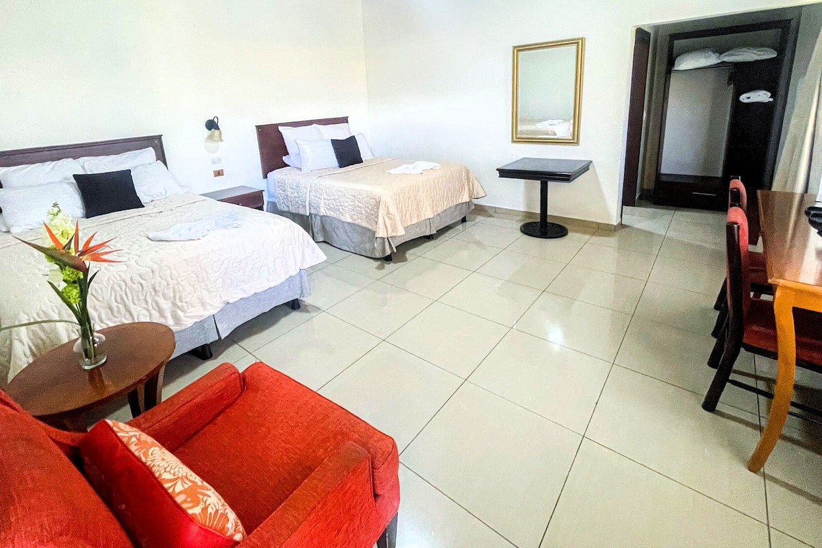 Habitacion Doble Moderna | In-room safe, free WiFi, bed sheets