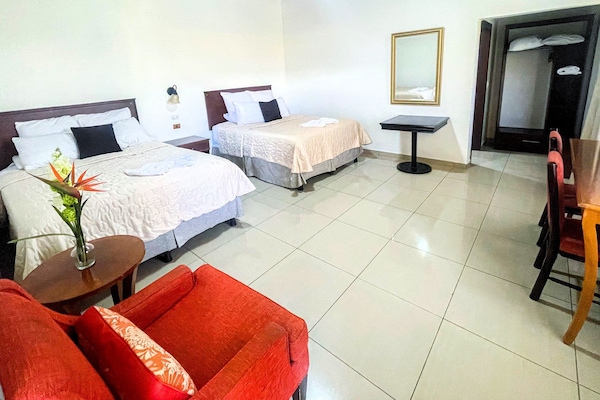 Habitacion Doble Moderna | Két bảo mật tại phòng, truy cập Internet không dây miễn phí