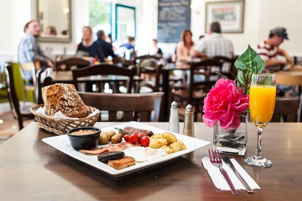Desayuno todos los días (con cargo)