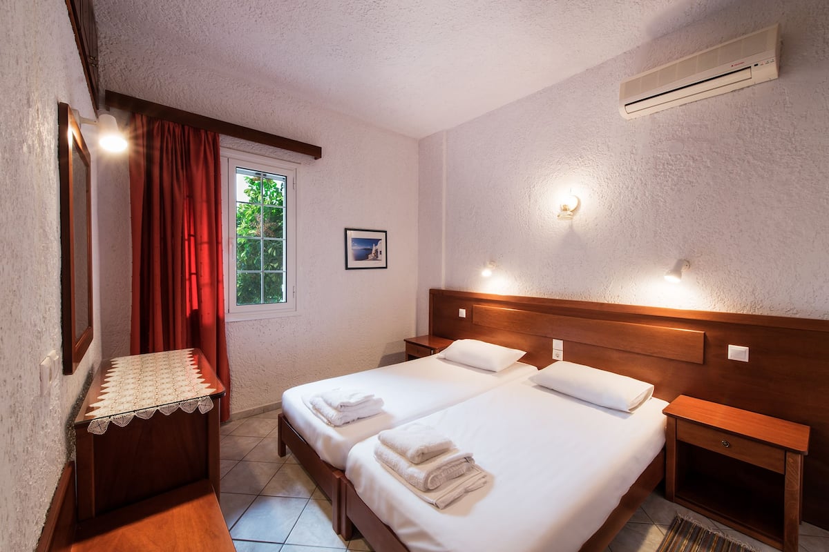 Premium bedding, desk, soundproofing, iron/ironing board