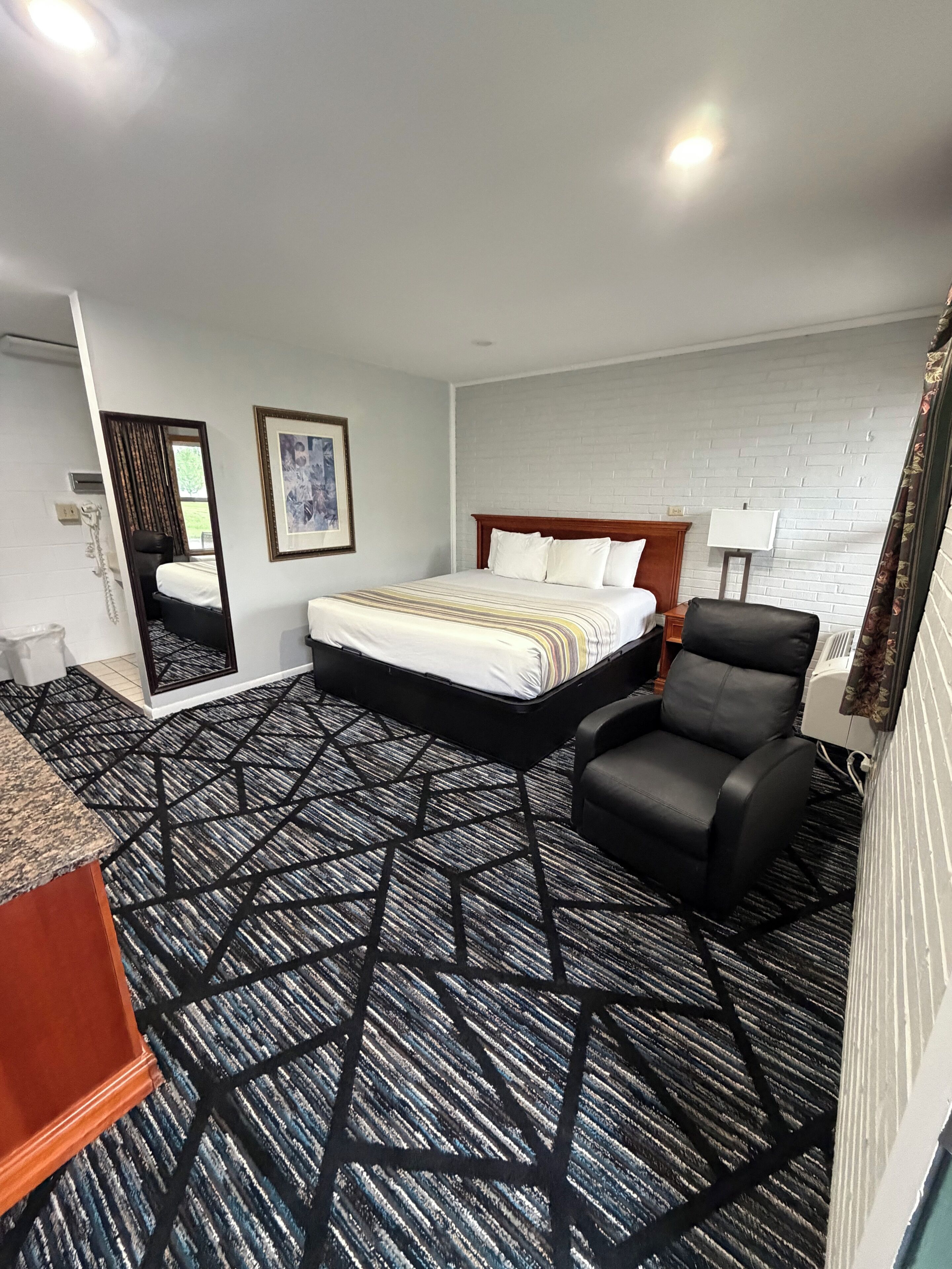 Standard Room, 1 King Bed, Ground Floor