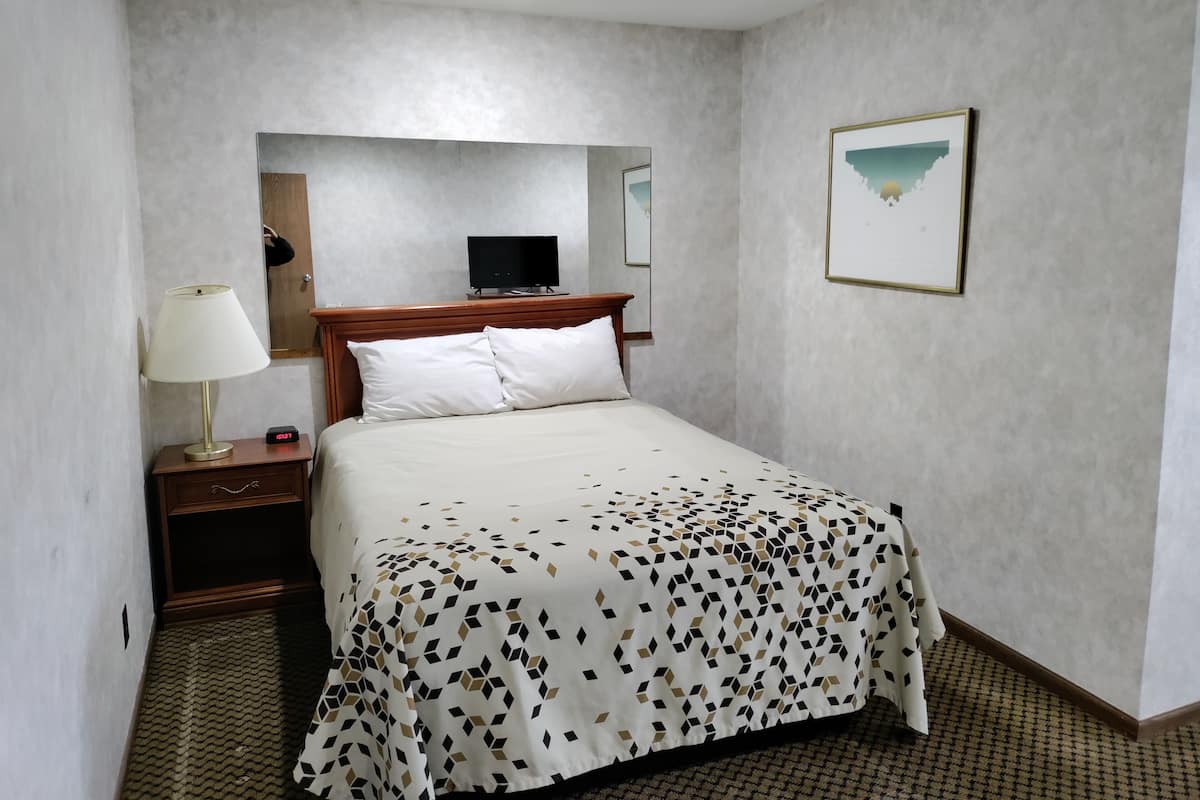 Deluxe-Suite, 1 Queen-Bett und Schlafsofa, Poolseite