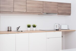 Studio | Dapur kecil peribadi | Peti sejuk, ketuhar gelombang mikro, ketuhar, dapur 