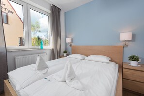 Apartment, 3 Bedrooms, Balcony | 2 bilik tidur, seterika/papan seterika, katil bayi/kot (surcaj) 