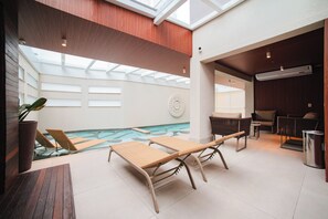 Indoor pool - BRUT by Slaviero Hotéis (Balneário Camboriú)