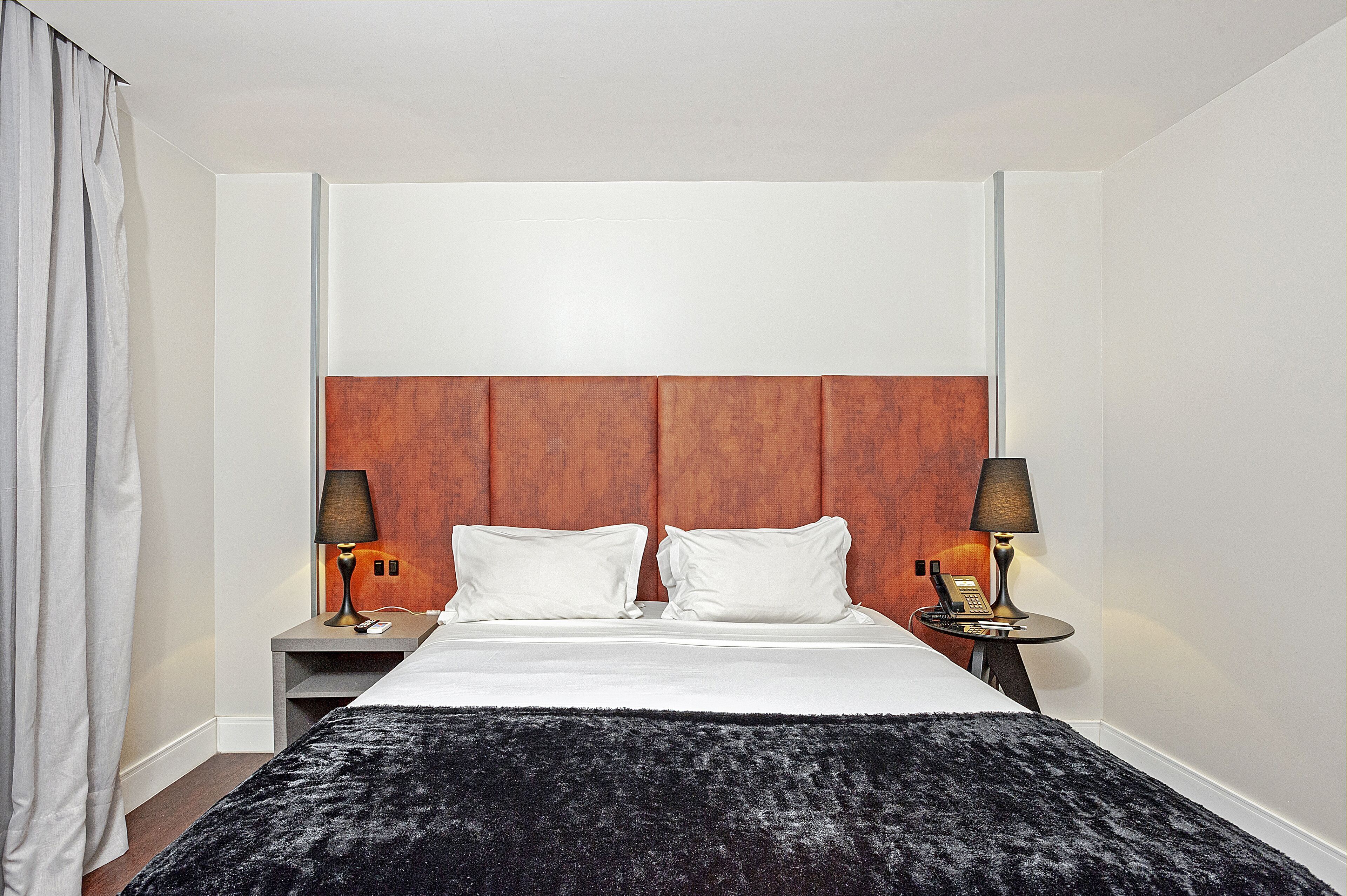 Zimmersafe, Schreibtisch, kostenloses WLAN, Bettwäsche