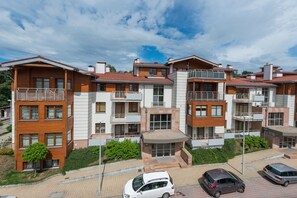 Apartment, 1 Bedroom, Balcony | Front of property
