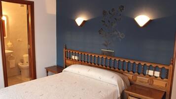 Habitación estándar con 1 cama matrimonial o 2 individuales | Escritorio, cunas gratuitas y camas extra